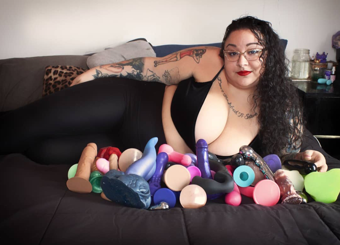 Carly_Dildo_or_dildont_4